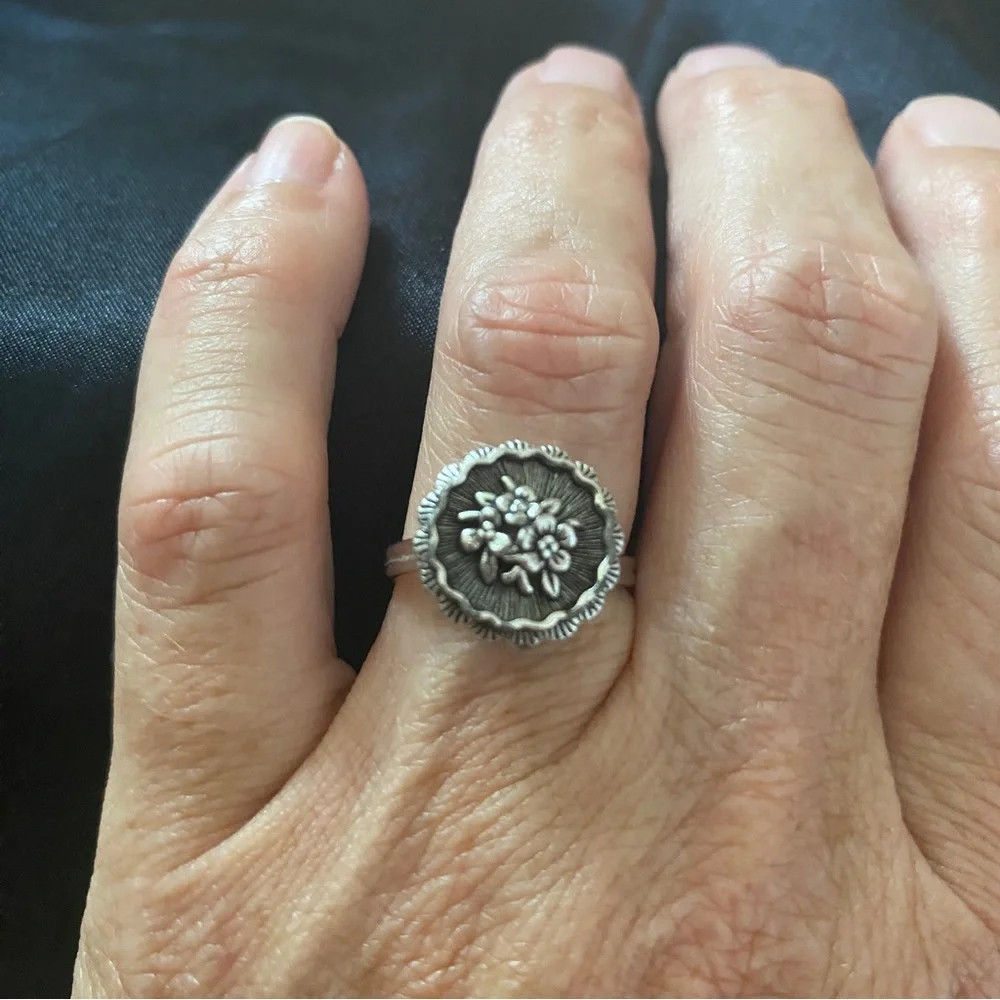 Sarah Coventry Silver Floral Round Button Ring